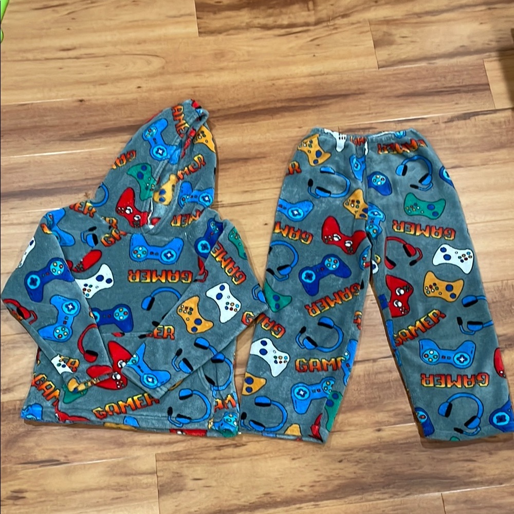 Blue and Gray Fuzzy Matching Set with gaming design for boys